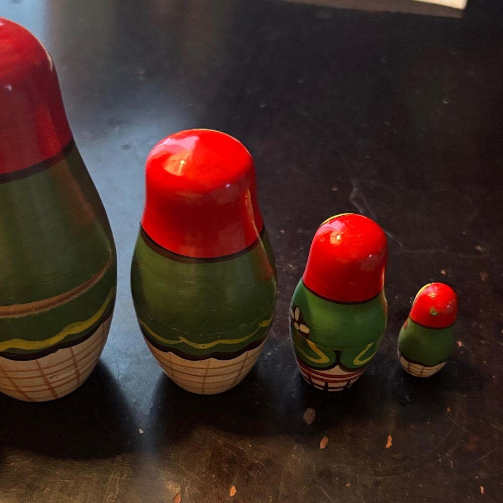 Set of Five Russian Matryoshka Nesting Wooden Traditional Dolls Made In China - Picture 6 of 14